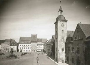 Obermarkt mit Rathaus : Freiberg (Sachsen), Obermarkt, Nordseite mit städtischem Kaufhaus, Ostseite mit Rathaus