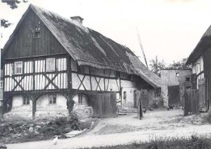 Bauernhof in Gröditz : Bauwesen - Exterieur. Ort: Hrodźišćo / Gröditz. Blick in den Hof des Anwesens aus.