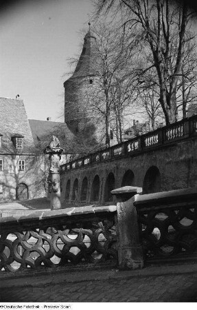 Blick auf die Junkerei und den Bergfried ("Flasche")