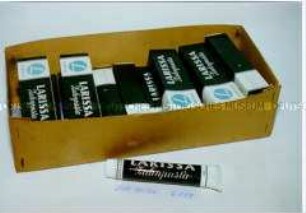 Tuben mit Inhalt Zahnpasta "Larissa" in Originalschachteln in Handelsverpackung