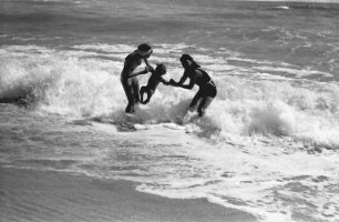 Eforie [Dobrudscha]: Gruppen am Strand