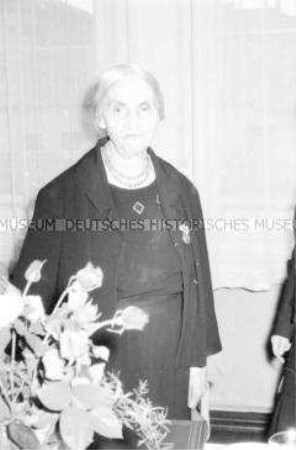 Ehrung von Eugénie Cotton durch den DFD im Haus der Frau in Berlin (Ost)