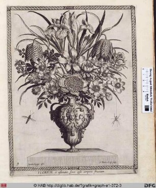 Prunkvase mit Blumen.