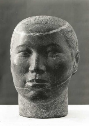 Vietnamesin : Vietnamesin (H. Peschel; Stein; Höhe 30 cm; Ausstellung zum VII. Parteitag der SED, Berlin 1967)