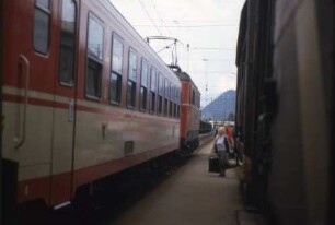Bludenz Lok Baureihe 1110 Personenzug Bahnsteig Reisende