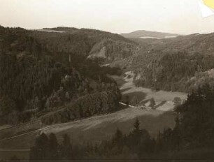 Elbsandsteingebirge : Elbsandsteingebirge. Blick vom Steinbruch des Pinsenberges in das Sebnitztal