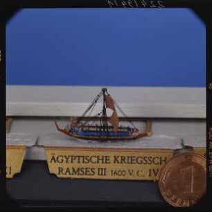 Miniaturmodell eines ägyptischen Kriegsschiffes von Ramses III von ca. 1600 v. Chr.
