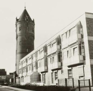 Bettenhaus : Wasserturm und Bettenhaus der HELIOS-Klinik