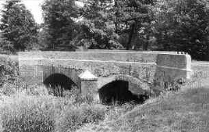 Rietschen-Hammerstadt. Alte Brücke in der Nähe der ehem. Pappenfabrik
