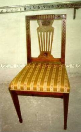 Stühle mit Lyra und Grafenkrone (4 Stück)