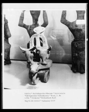 Subminoische Votivfigur eines Ochsenkarrens