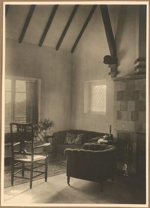 Sethe-Hof, Hiddensee-Kloster: Innenaufnahme Wohnzimmer Sitzecke neben Kamin