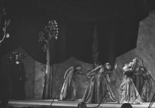 Szenenbilder aus "Les petits riens", Ballett von Jean-Georges Noverre mit Musik von Wolfgang Amadeus Mozart. Staatsoper Berlin im Apollo-Saal, 1968.09.05/1968.09.12 (Erstaufführung 10.09.1968)