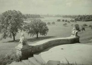 Putten : Blick vom Aussichtspavillon am Waldschlößchen über die Elbe nach Südwesten zur Altstadt