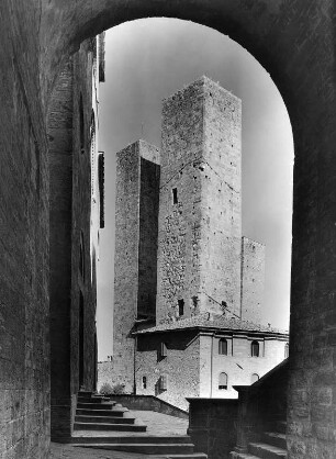 San Gimignano. Torri gemelle dei Salvucci