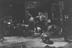Szenenbilder aus "Don Quichotte", Comédie-héroique in fünf Akten von Jules Massenet nach Miguel de Cervantes. Komische Oper Berlin, Premiere 03.10.1971. Mit der Rosinante von Eddy Fischer.