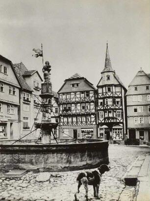 Fritzlar, Marktplatz : Fritzlar/Schwalm-Eder-Kr. .Marktplatz mit Marktbrunnen