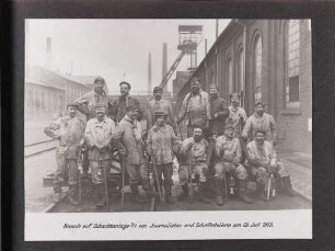 Besuch der Gewerkschaft Deutscher Kaiser, Schachtanlage 3/7, von Journalisten und Schriftstellern am 29. Juli 1913