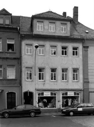 Großenhain, Kirchplatz 8. Wohnhaus mit Laden (19. Jh.). Straßenansicht