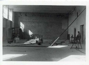Wiederaufbau der Turnhalle der Knabenschule, heute Weerth-Schule. Innenansicht, Baustelle, November 1950. Detmold. ehemalige Petristraße 14