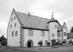 ''Schloss'', ehemaliger Adelshof (Adelshof, ehem.); Biebergemünd, Schloßhof 2, Schloßhof 1