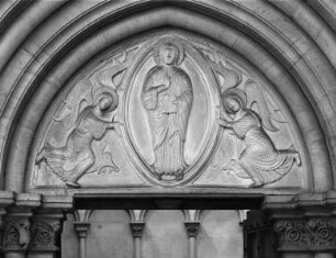 Christus in der Mandorla mit zwei Engeln