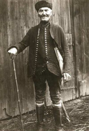 Egerland. Chotieschau-Kladrauer Herrschaftsgebiet. Alter Mann in deutscher Tracht