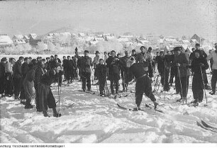 Erzgebirge. Wintersportmeisterschaften: Langlauf, Volkssport, im Erzgebirge im Beisein von Ministerpräsident Max Seydewitz, 1950