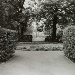 Schlosspark Meuselwitz. Durchblick zur Orangerie