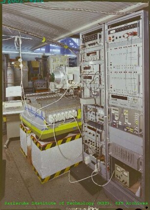 Mess- und regeltechnische Einrichtung des Magnetfeldmessstands für supraleitende Quadrupole mit Trägheitsantrieb und Drehdurchführung des Instituts für Experimentelle Kernphysik (IEKP)