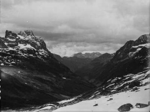 Berggipfel : Blick über die Gipfel der Berner Alpen