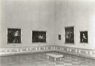 Dresden. Gemäldegalerie Alte Meister. Werke Vermeer van Delfts und Rembrandts in einem Oberlichtsaal des 1. Obergeschosses