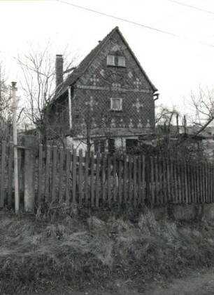 Dresden-Schönfeld-Weißig-Malschendorf-Krieschendorf, Krieschendorfer Straße 8. Wohnstallhaus mit Remisenanbau (1801/1850). Giebelansicht