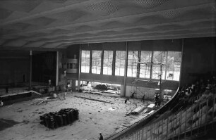 Freiburg: Stadthalle; Innenhalle vor der Vollendung; Blick von der Galerie