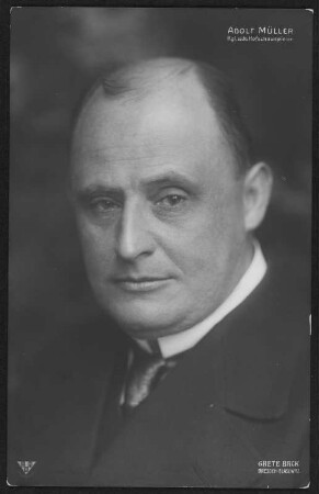Porträt Adolf Müller : Porträt des Schauspielers Adolf Müller. Fotografie (Weltpostkarte) von Grete Back. Dresden, um 1920