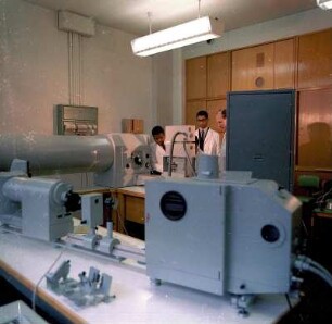 Forscher im Physikalischen Institut der Friedrich-Schiller-Universität Jena