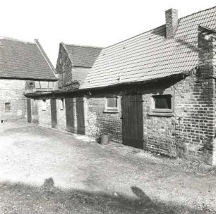 Markranstädt-Meyhen, Dorfplatz 11. Gehöft (19. Jahrhundert). Stallgebäude. Hofansicht