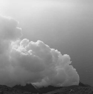 Aufstieg zum Stromboli, Dampfwolke