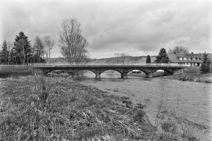 Ederbrücke (Straßenbrücke, Grauwacke); Battenberg, Bahnhofstraße, Eder