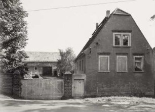 Brabschütz-Podemus, Hauptstraße 7. Bauernhof (bez. 1804). Wohnhaus