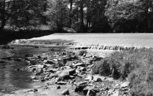 Triebischtal-Garsebach. Fichtenmühle, Wehr der Mühle