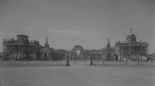 Potsdam. Sanssouci, Neues Palais, Communs mit Kolonnade
