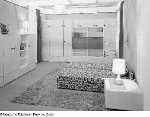Ausstellungskoje des VEB Möbelkombinat Erfurt (MKE) mit Schlafzimmer