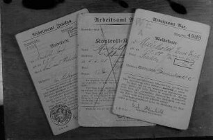 Meldekarte der Arbeitsämter Zwickau und Aue (sogennante Stempelkarten) für den erwerbslosen Tischler Erich Meinhold aus Markersbach 1930/33 : Meldekarte der Arbeitsämter Zwickau und Aue für den erwerbslosen Tischler Erich Meinhold