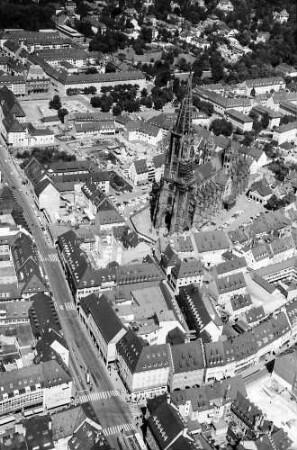 Freiburg: Kaiser-Joseph-Straße mit Münster, von Südwesten