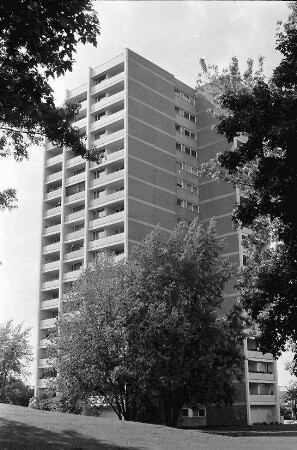 Freiburg; Landwasser: Hochhaus von unten