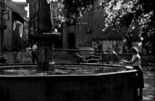 Laufenburg: Brunnen am Ufer, Zollübergang Schweiz
