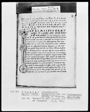 Evangeliar, fol. 86: Textseite mit Initiale I(n principio) zu Johannes