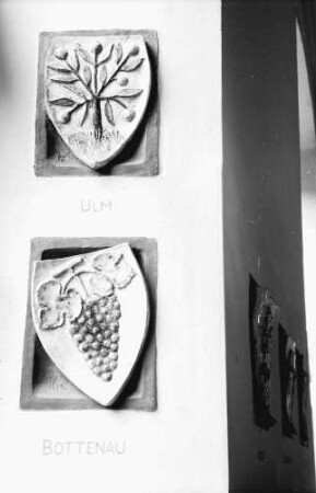 Offenburg: Wappen im Landratsamt, am Fenster