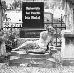Grabmal der Familie Otto Hinkel